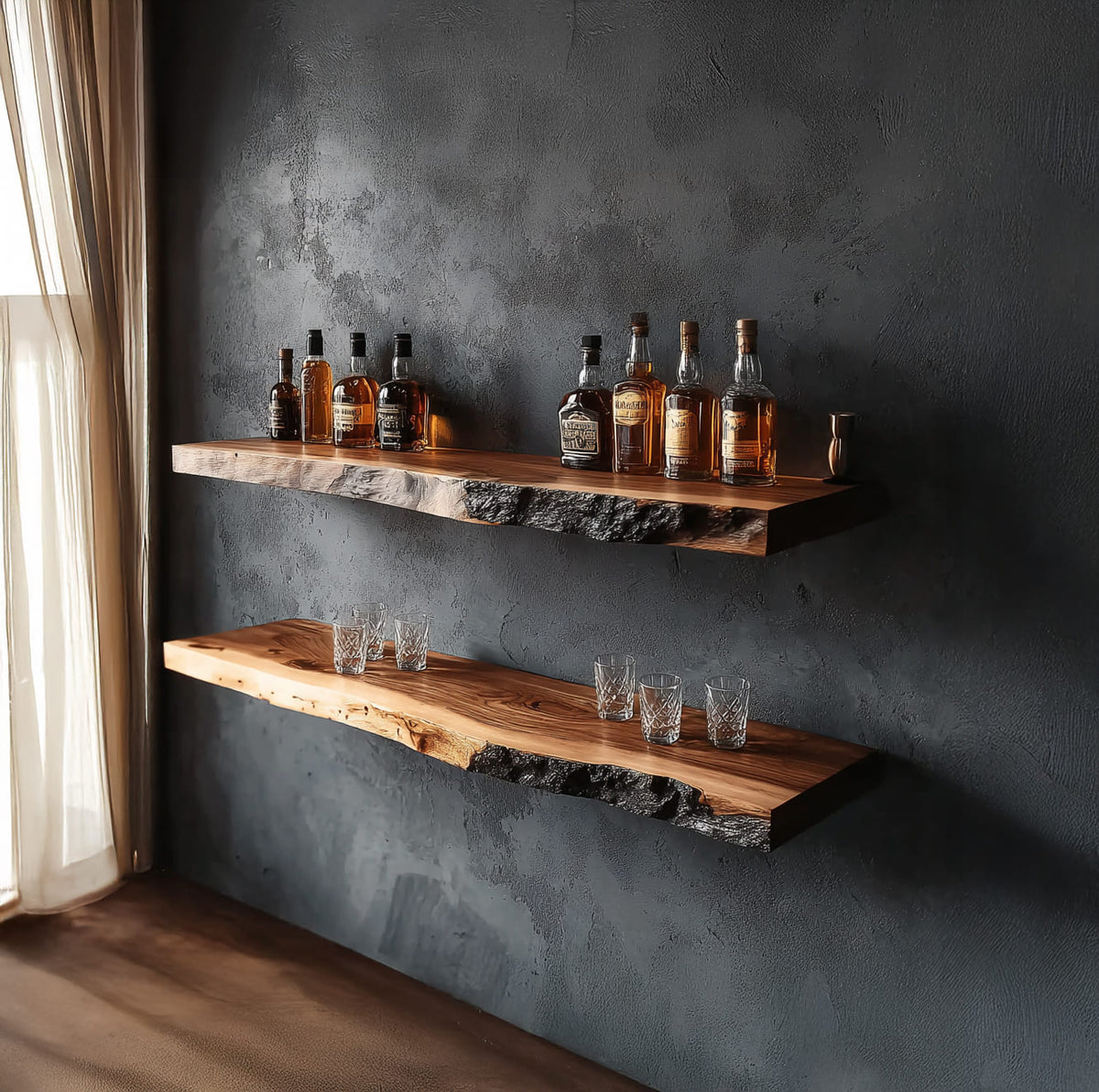 Rustikale schwebende Barregale im Industrial-Stil aus Naturhartholz