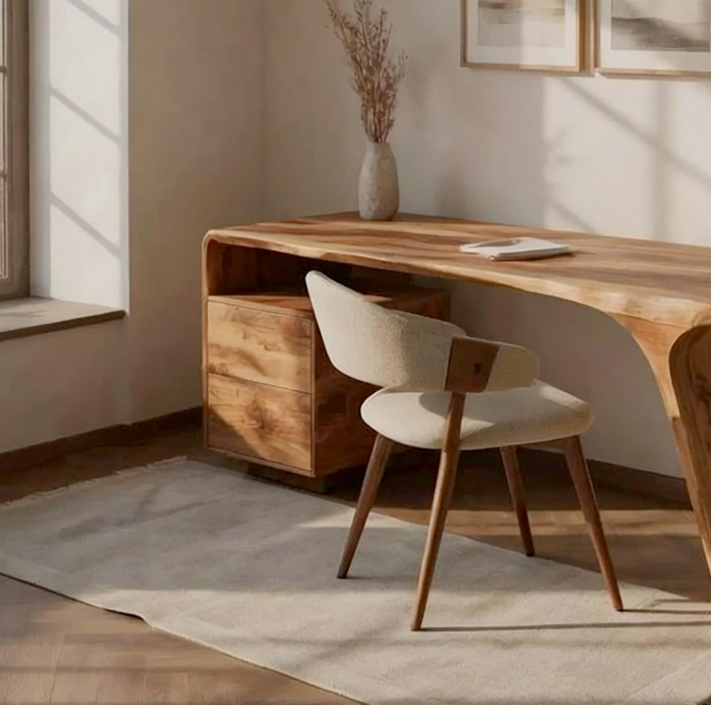 Arbeitsschreibtisch aus Massivholz mit funktionalen Schubladen und minimalistischem Design