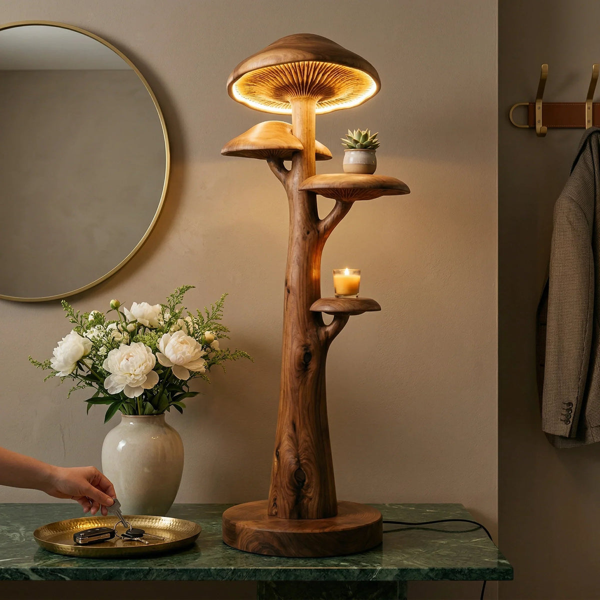Pilzinspirierte Stehlampe mit skulptiertem Holzstamm und integrierten Regalen in einem modernen Eingangsbereich