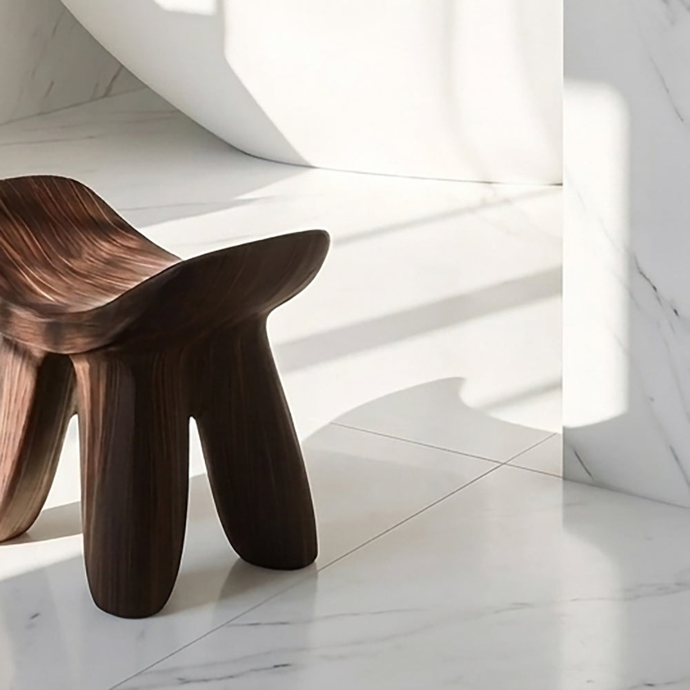 Badezimmerbank aus Massivholz mit skulpturalem geschwungenem Design im Japandi-Stil