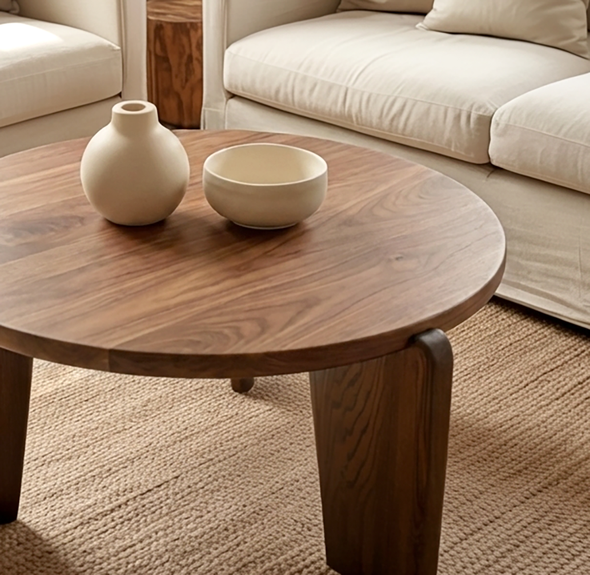 Organischer runder Couchtisch aus Massivholz – Perfekt für moderne Wohnzimmer