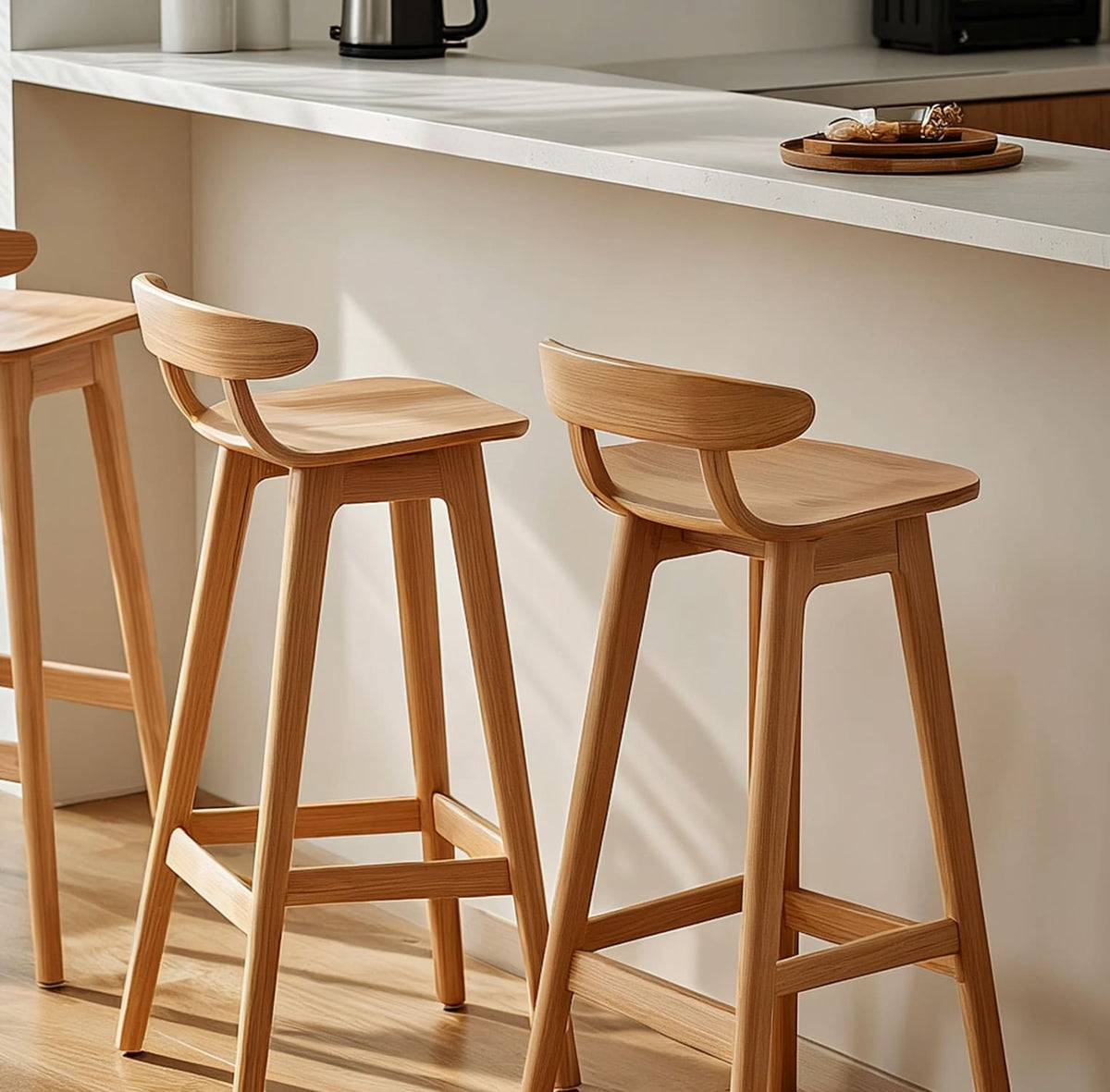 Organische Barhocker aus Massivholz mit geschwungener ergonomischer Rückenlehne