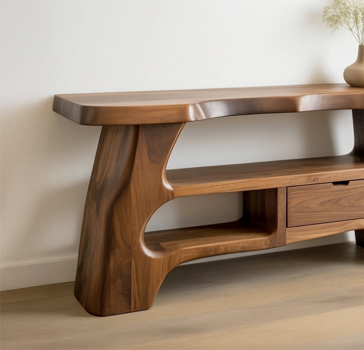 Eingangstisch aus Massivholz im handgefertigten rustikalen Design