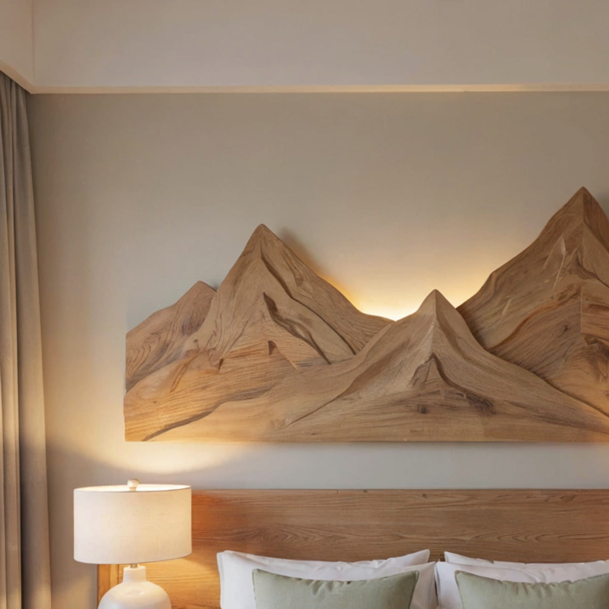 Rustikales Wandkunst-Paneel aus Massivholz mit Berglandschaft