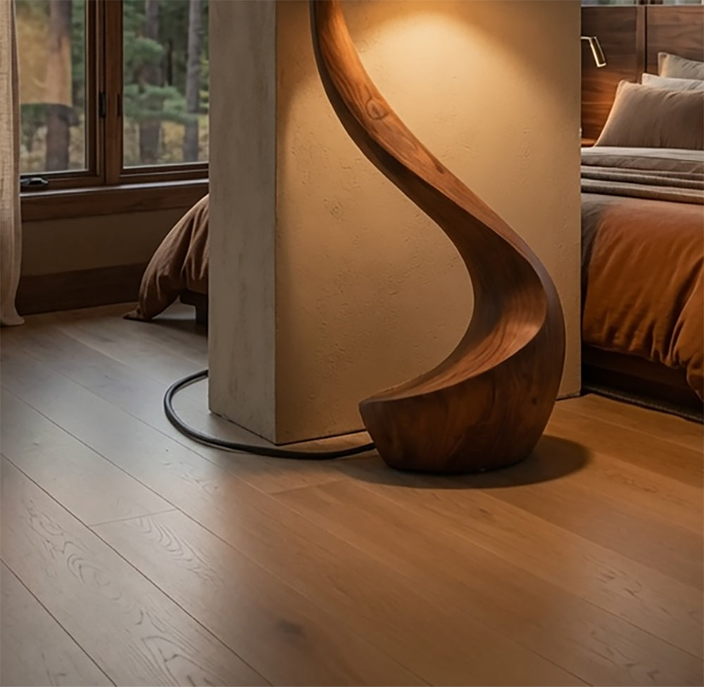 Zeitgenössische rustikale Holz-Stehlampe mit einzigartigem Charakter