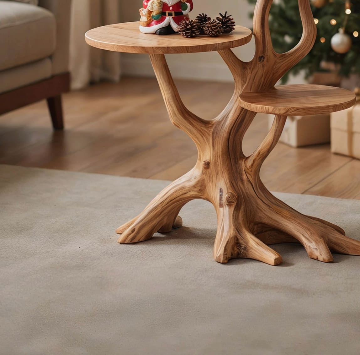 Künstlerischer Akzenttisch aus Massivholz im skulpturalen Design