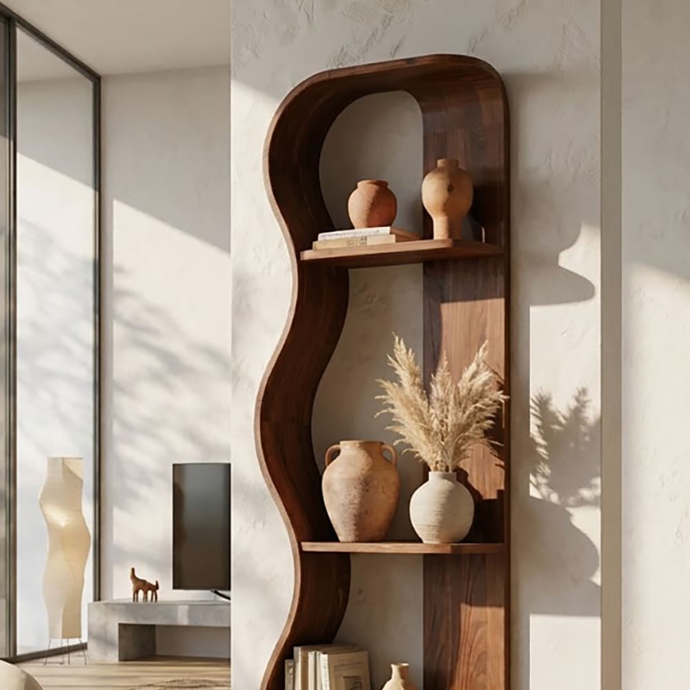 Organisches welliges Schauregal aus Massivholz mit skulpturaler Silhouette