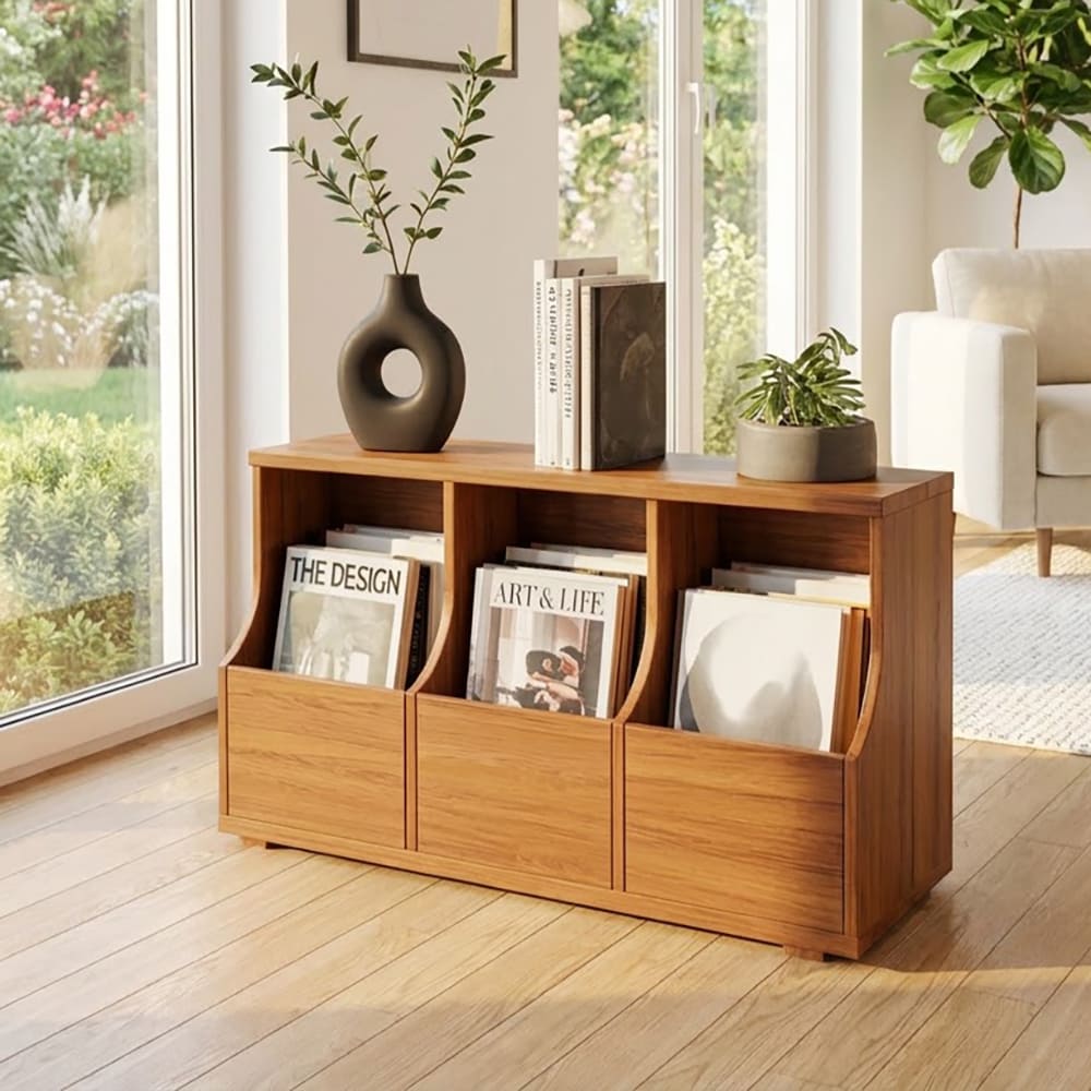 Minimalistisches niedriges Zeitschriftenregal aus Massivholz in einem zeitgenössischen Wohnzimmer