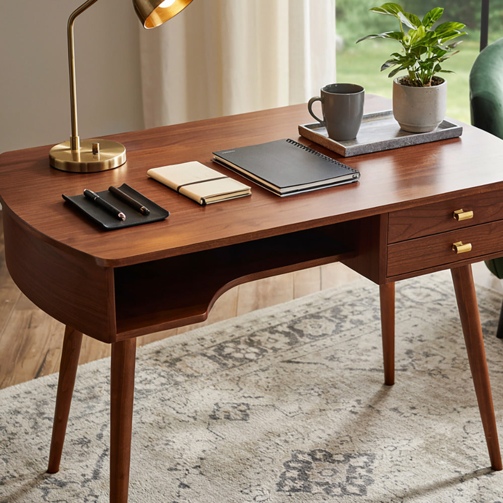 Eleganter Schreibtisch aus Massivholz mit integriertem Stauraum