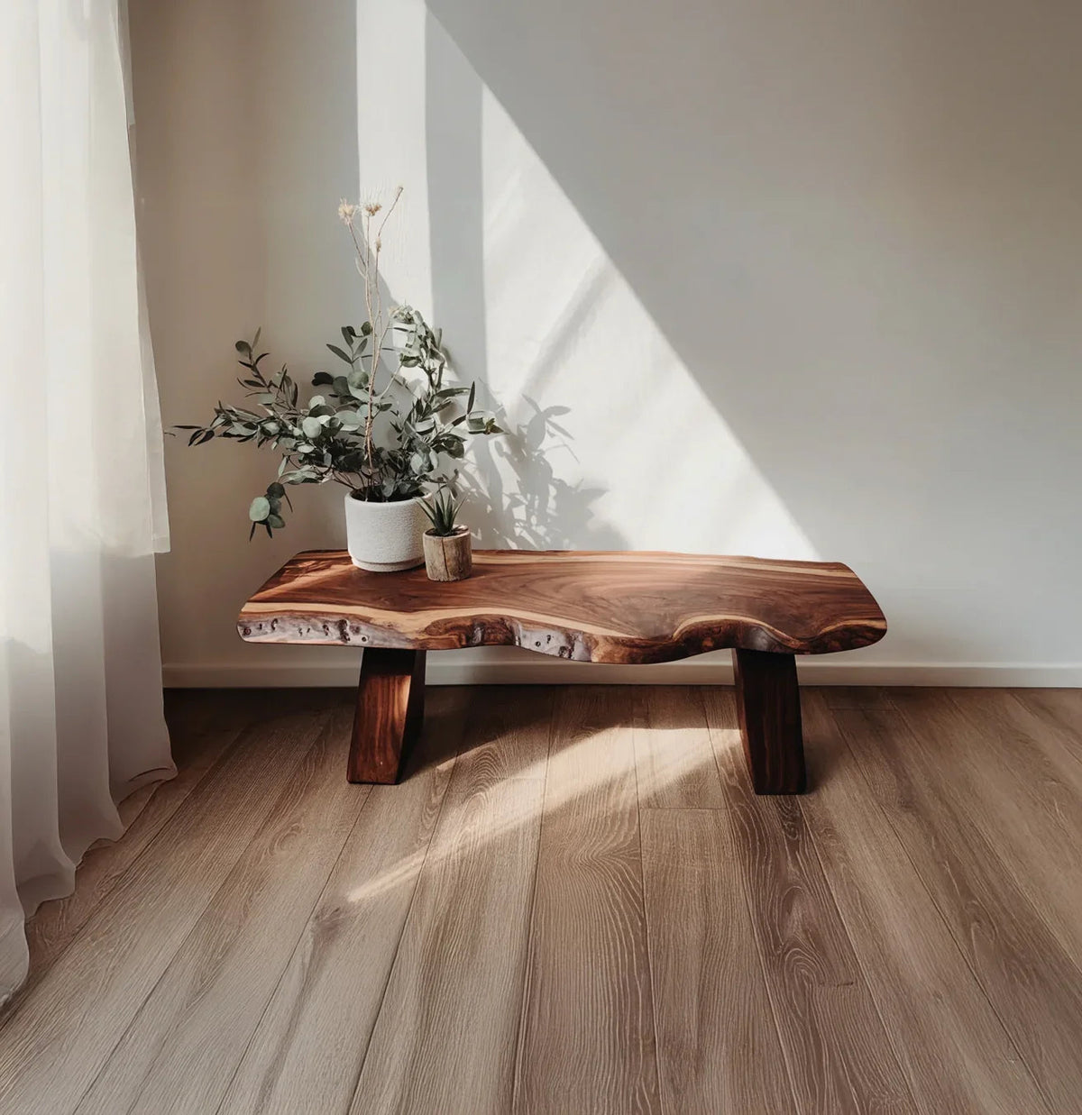 Eingangsbank aus Massivholz mit klaren Linien als Sitzmöbel für Flur und Wohnzimmer