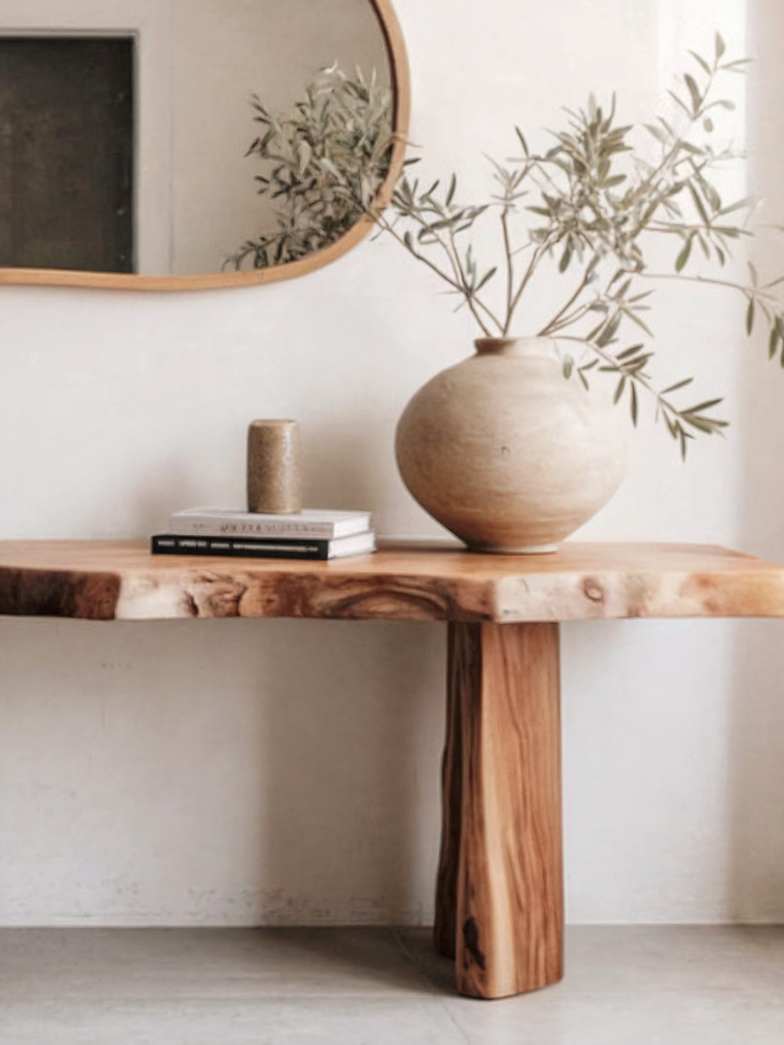 Rustikaler Massivholz-Konsolentisch – Handgefertigt für Flur oder Festdekoration