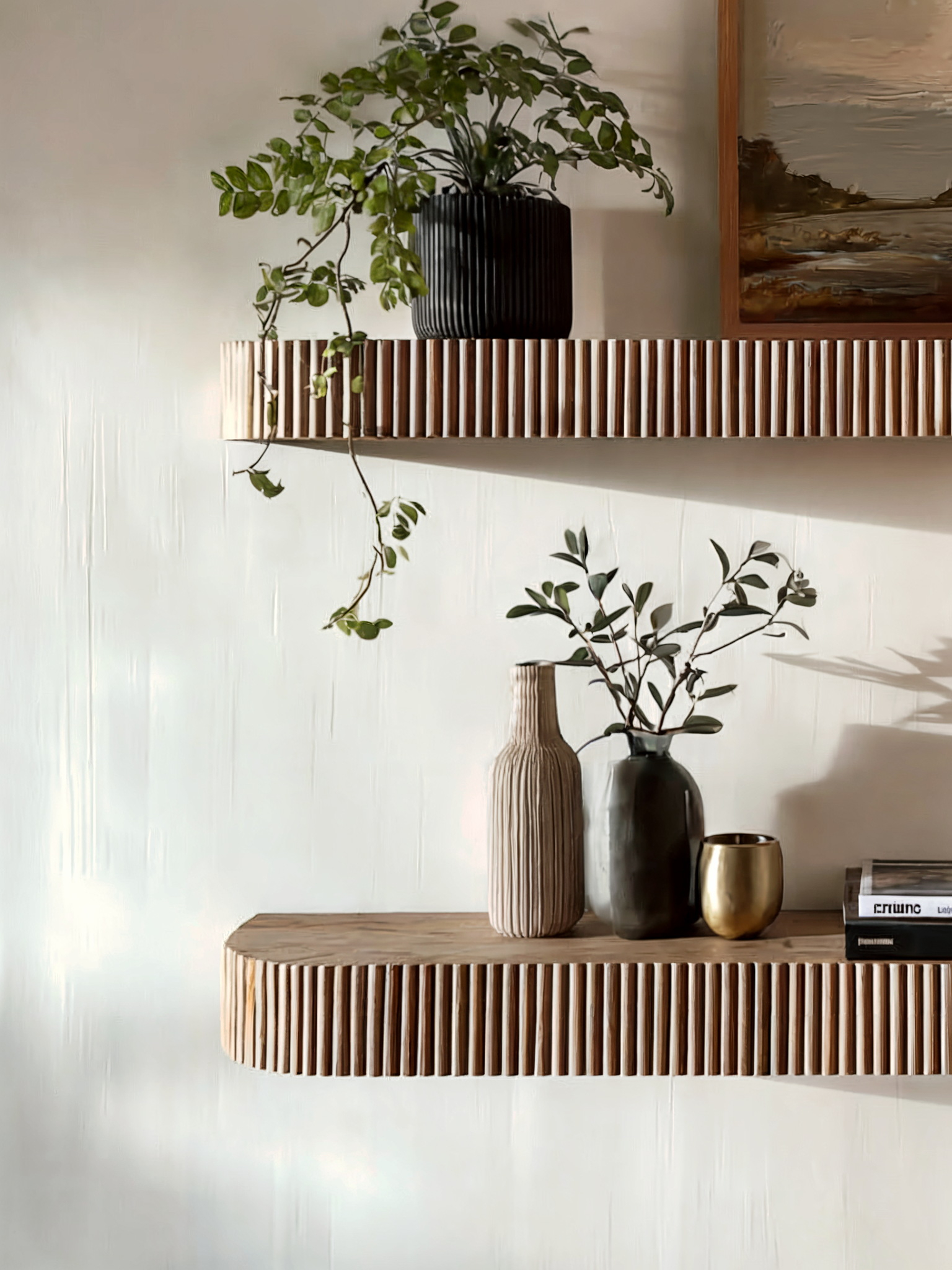 Schwebendes Wandregal aus Naturholz mit Baumkante – Rustikaler Stil für Küche & Bad