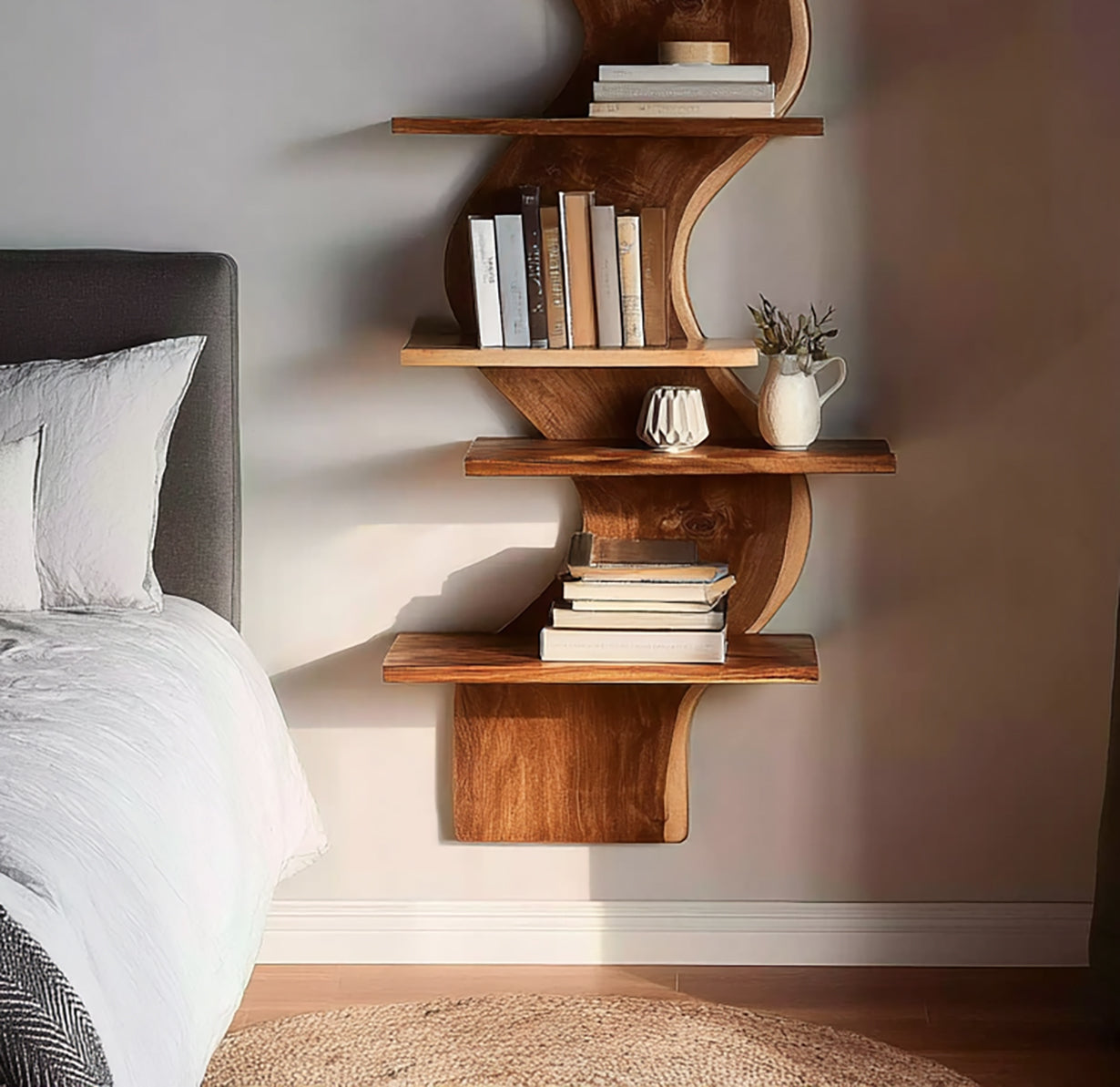 Live Edge Wandregal schwebend – Modernes Holzregal fürs Schlafzimmer
