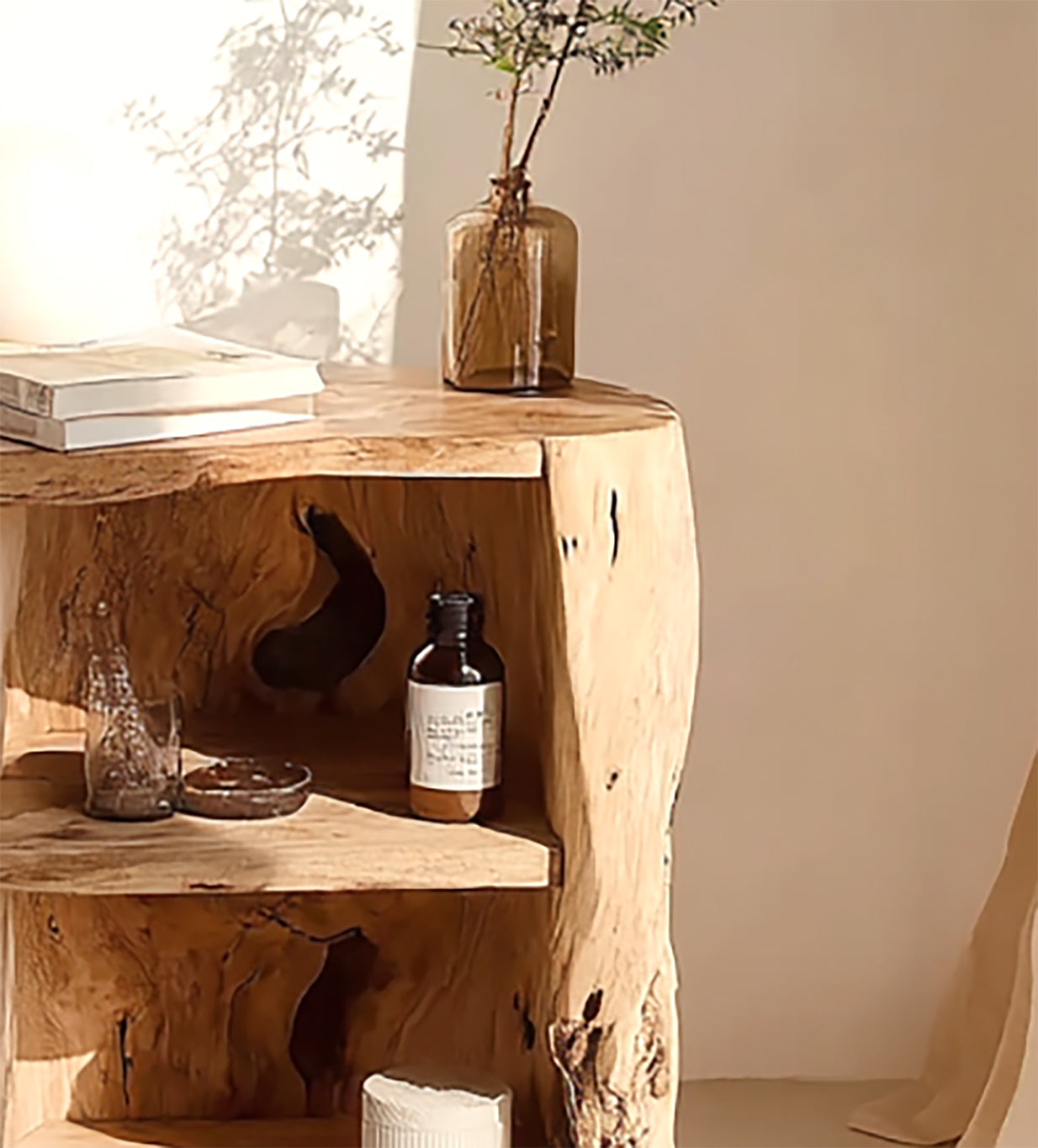 Handgefertigter Nachttisch mit Schublade – rustikaler Nachttisch aus Naturholz