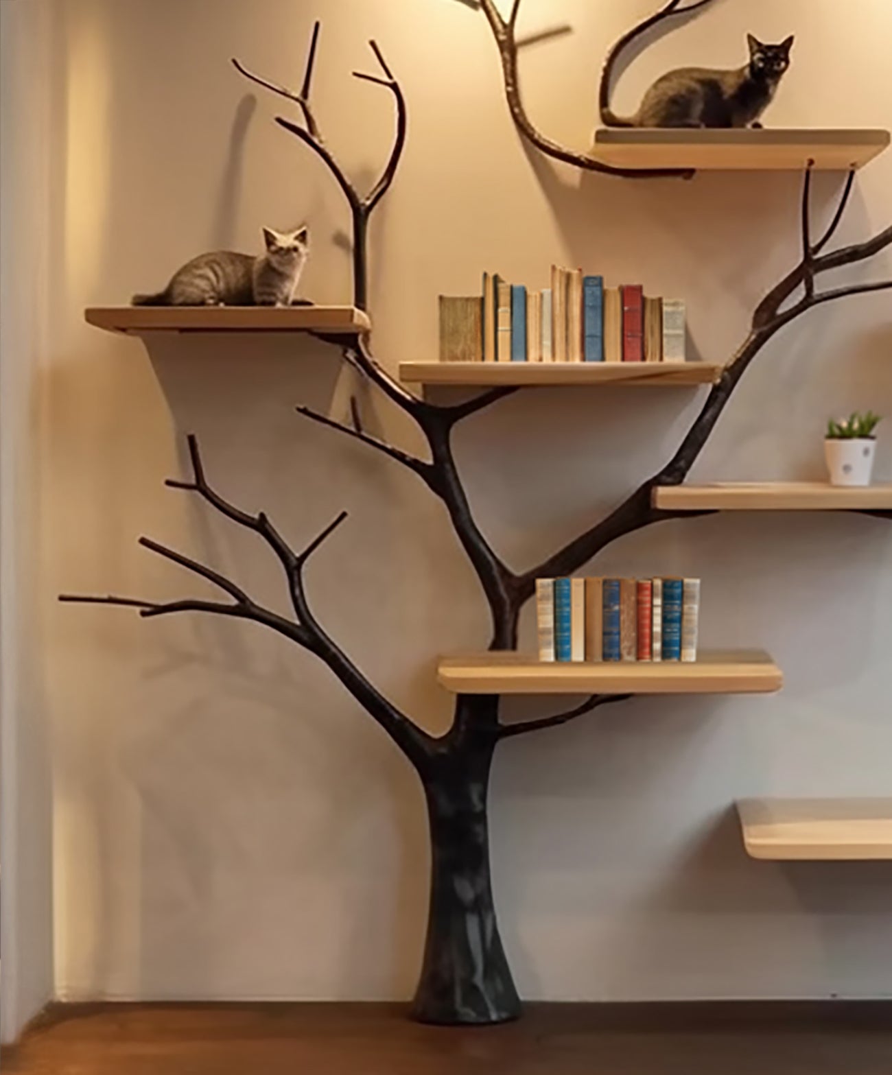 Rustikaler Massivholz-Kratzbaum – Handgefertigter großer Katzenbaum für Spiel & Dekor