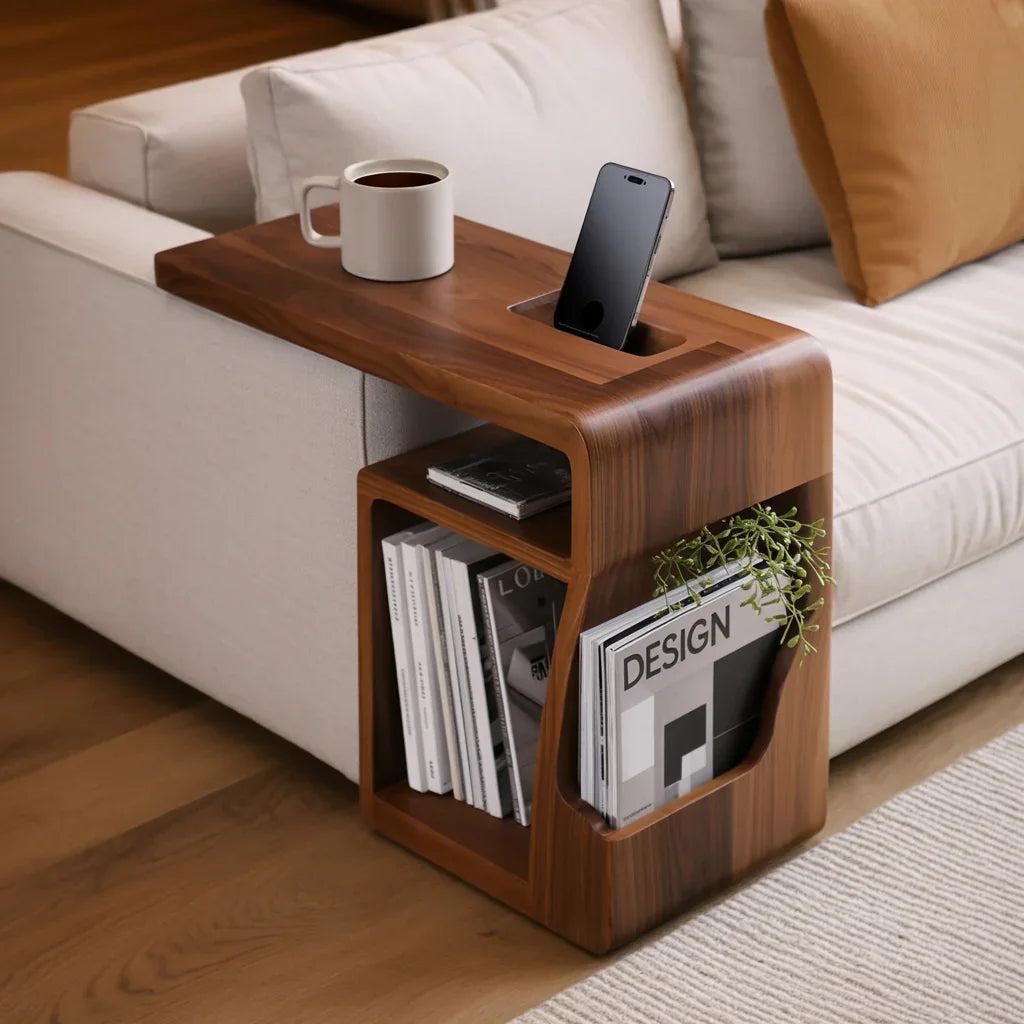 Beistelltisch aus Massivholz für die Leseecke im platzsparenden Design