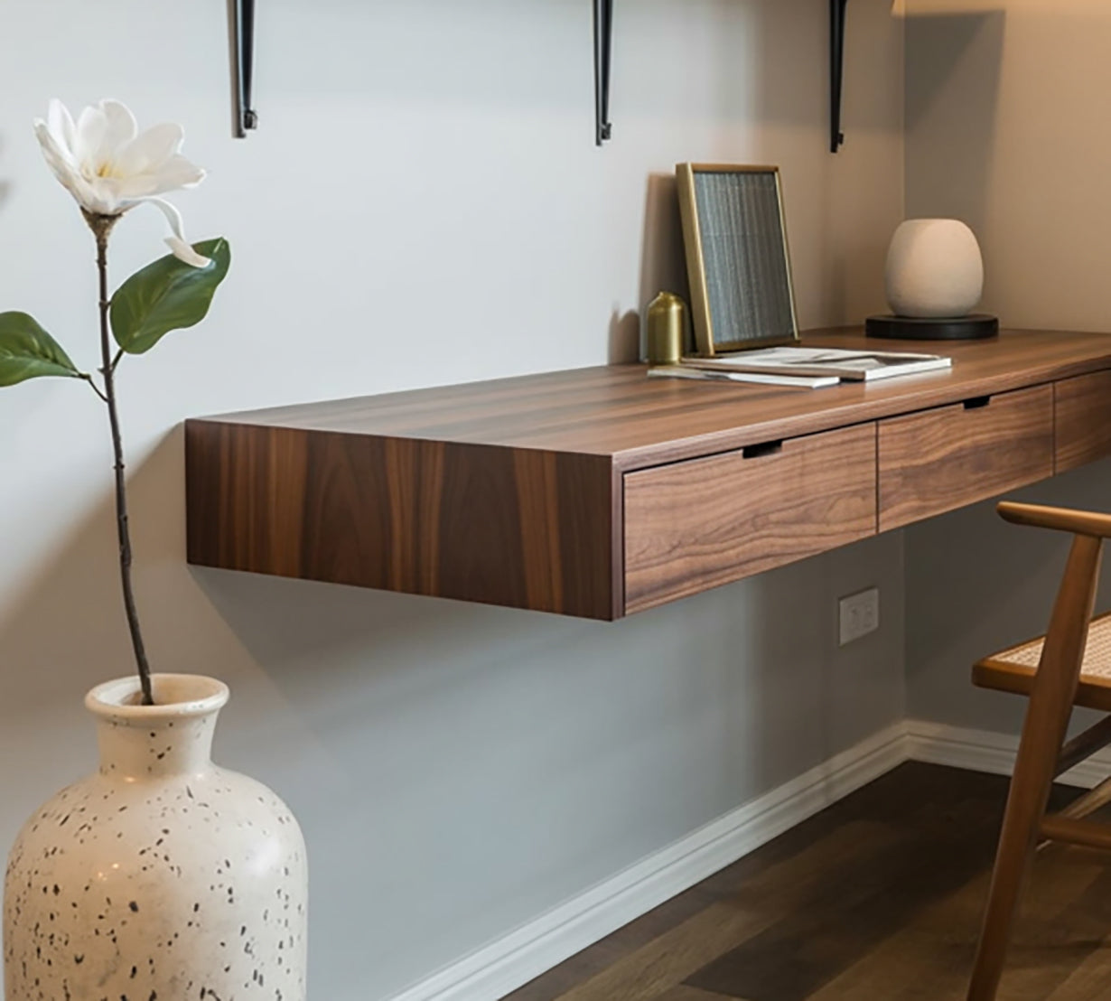 Moderner schwebender Wand-Schreibtisch aus Holz mit Schubladen