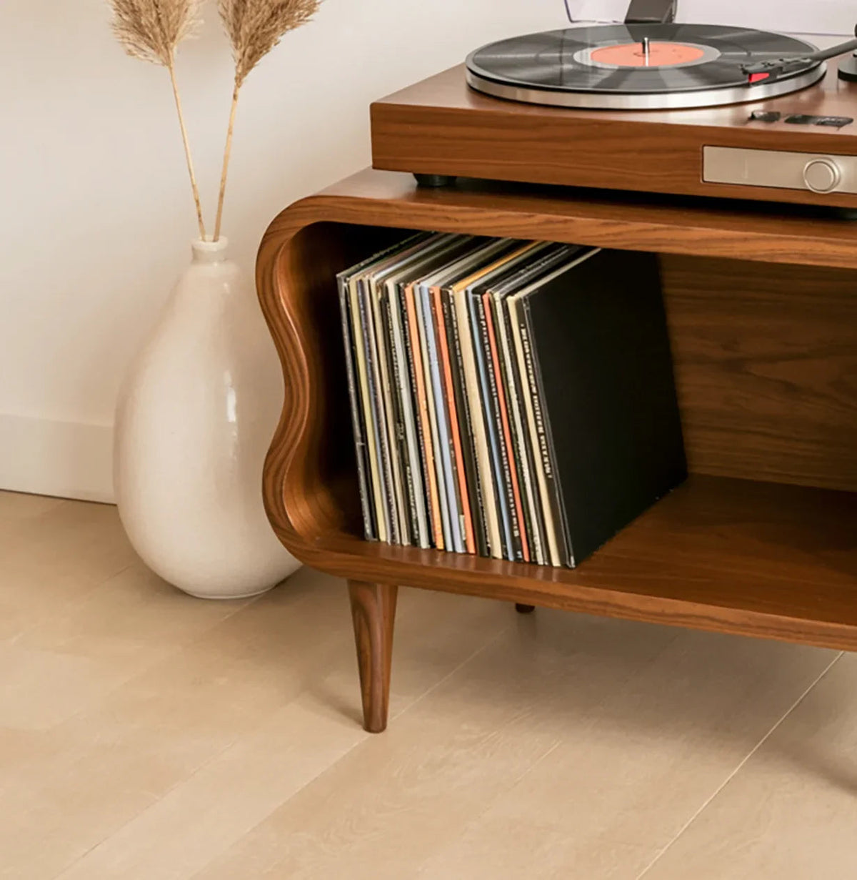 Plattenspielerständer aus Massivholz mit Vinyl-Stauraum, Mid-Century-Modern-Design, dekorative Vase