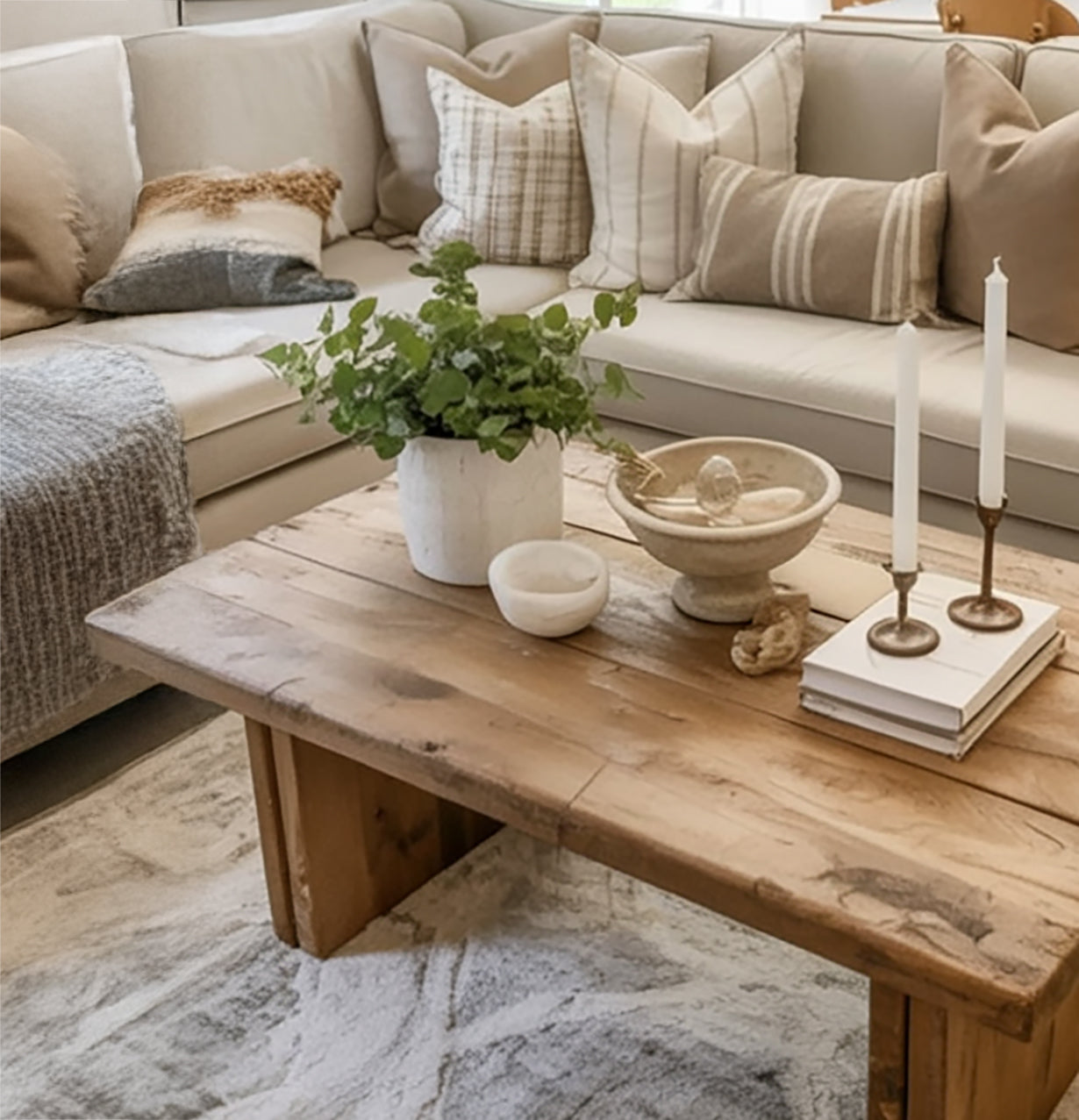 Handgefertigter organischer Holz-Couchtisch – rustikal & minimalistisch