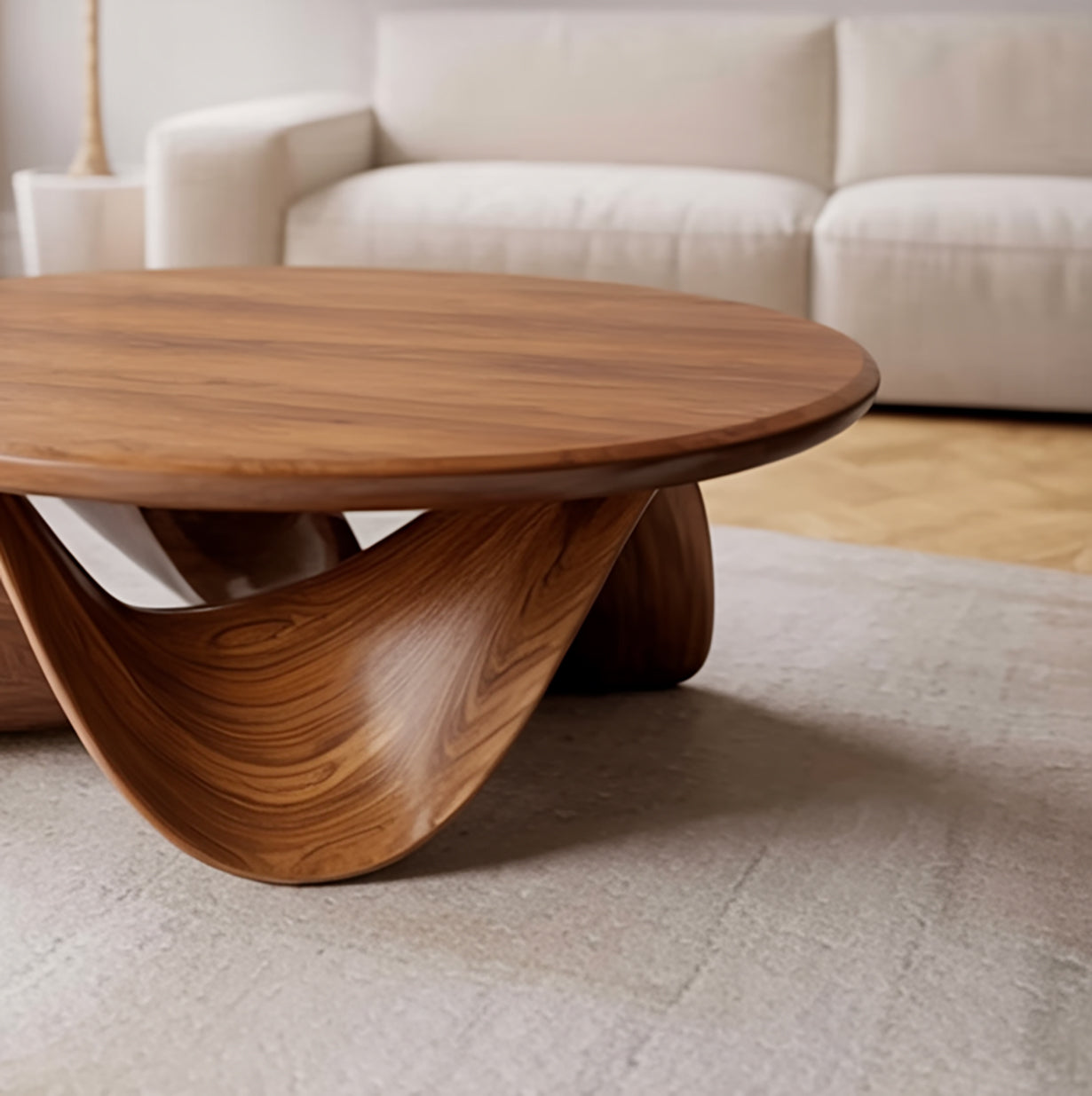 Runder Couchtisch aus Massivholz – Skulpturales Live Edge Design