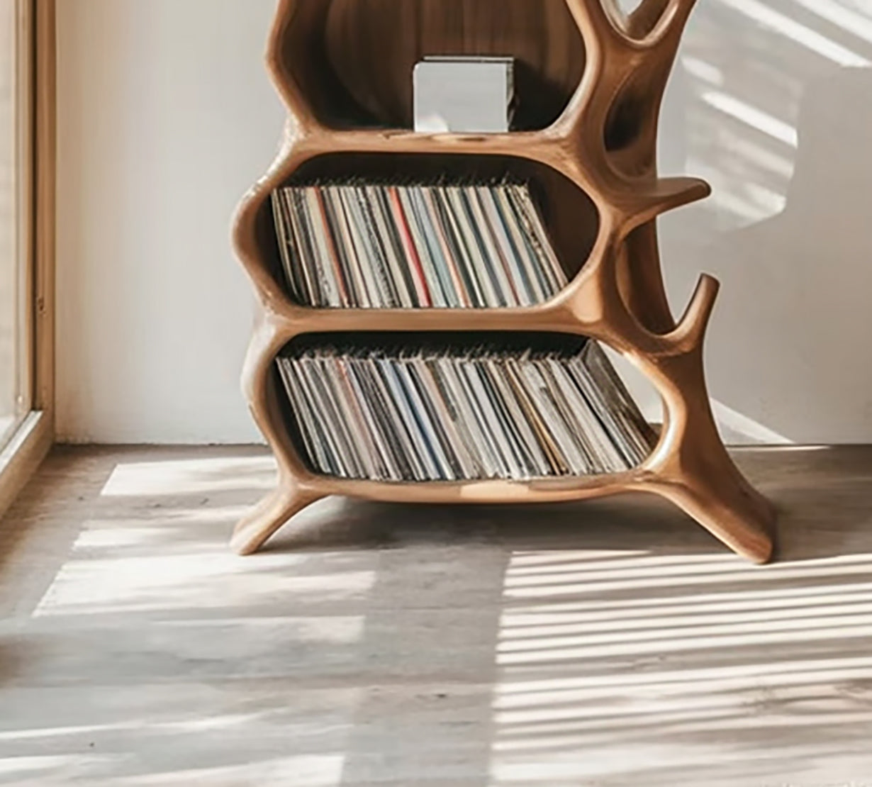 Schallplatten-Schrank aus Massivholz mit Live Edge & Plattenspielerständer