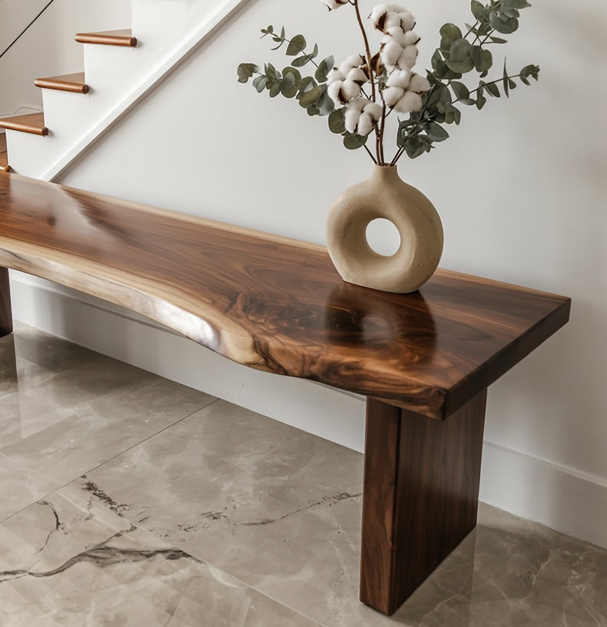 Massivholzbank mit Baumkante – Handgefertigte rustikale Konsole