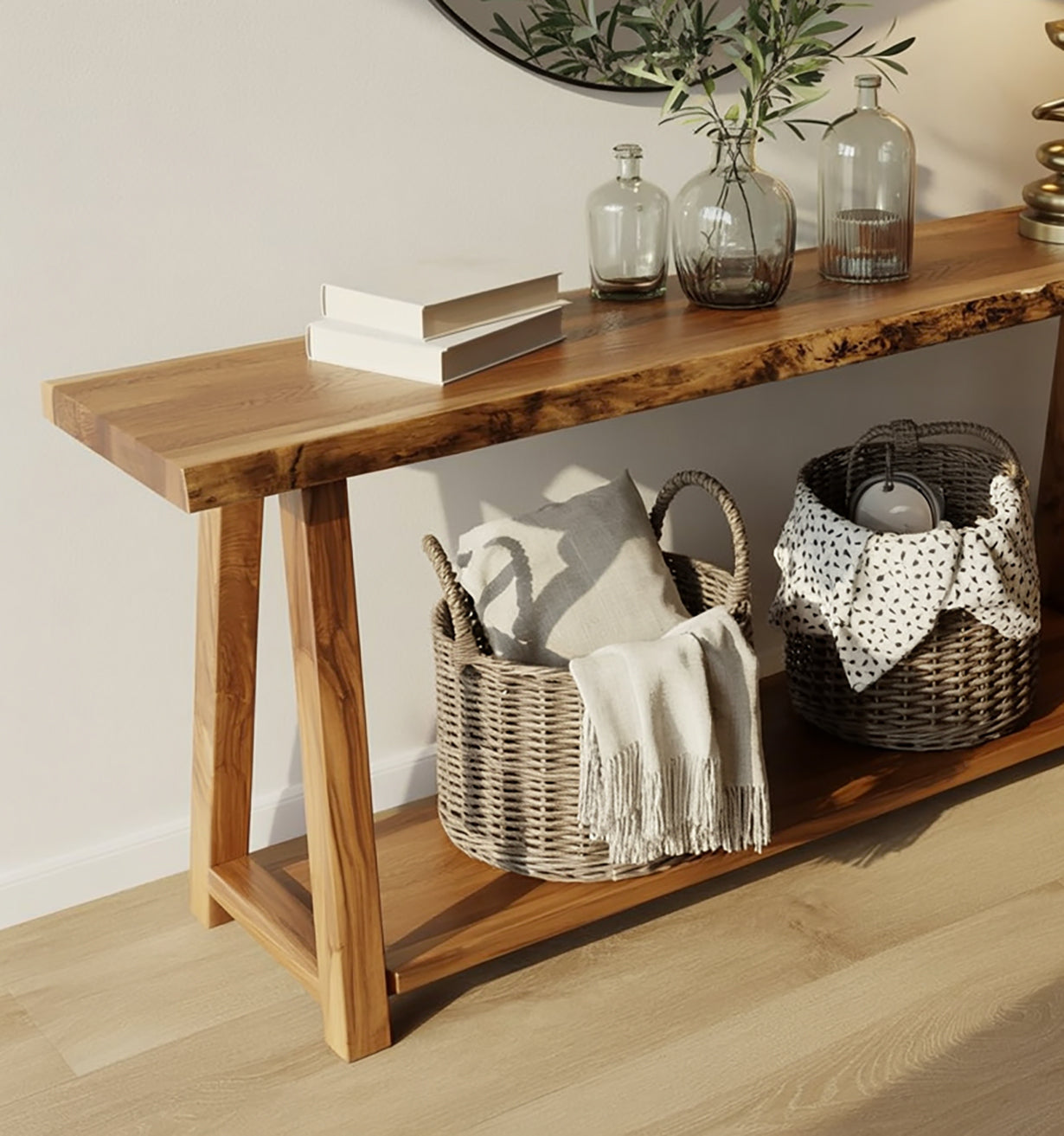 Rustikaler Konsolentisch aus recyceltem Holz – Live-Edge-Tisch für den Eingangsbereich