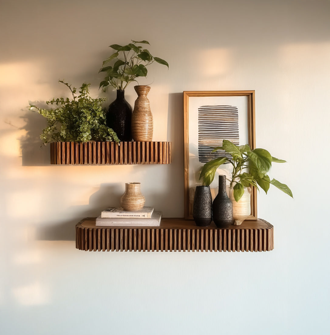 Schwebendes Wandregal aus Naturholz mit Baumkante – Rustikaler Stil für Küche & Bad