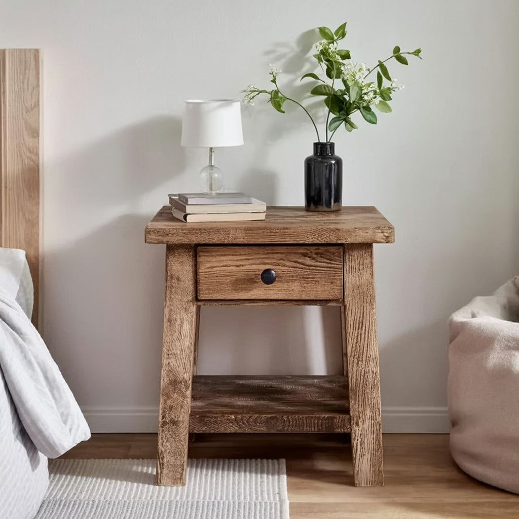 Rustikaler Nachttisch aus recyceltem Holz mit Schublade – handgefertigt