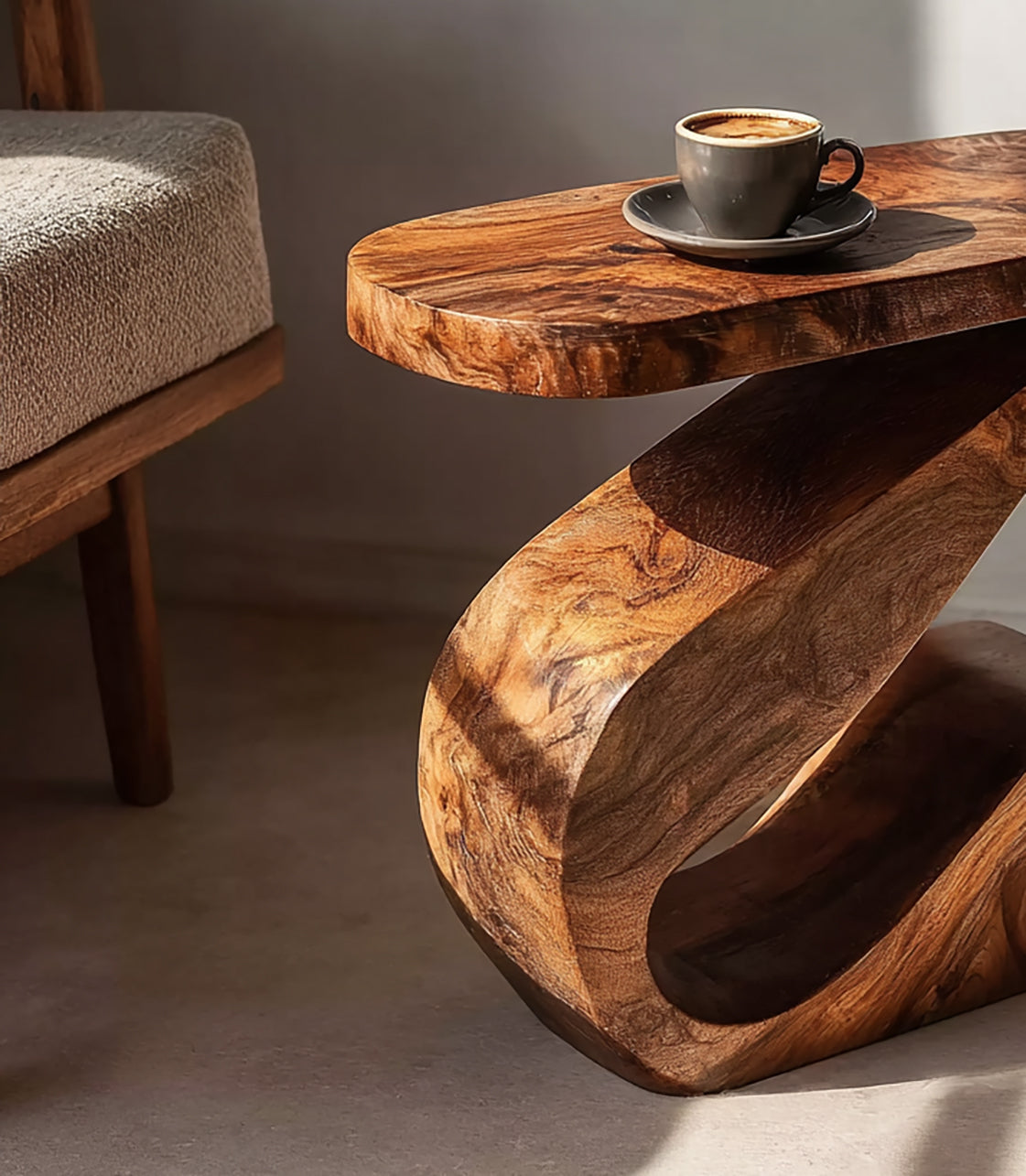 Bauernhaus-Runder Beistelltisch – Handgefertigter Massivholz-Tisch fürs Wohnzimmer