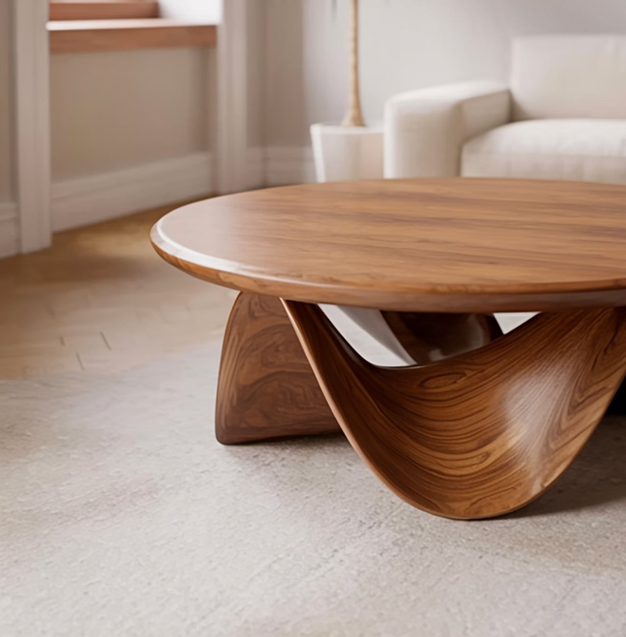 Runder Couchtisch aus Massivholz – Skulpturales Live Edge Design