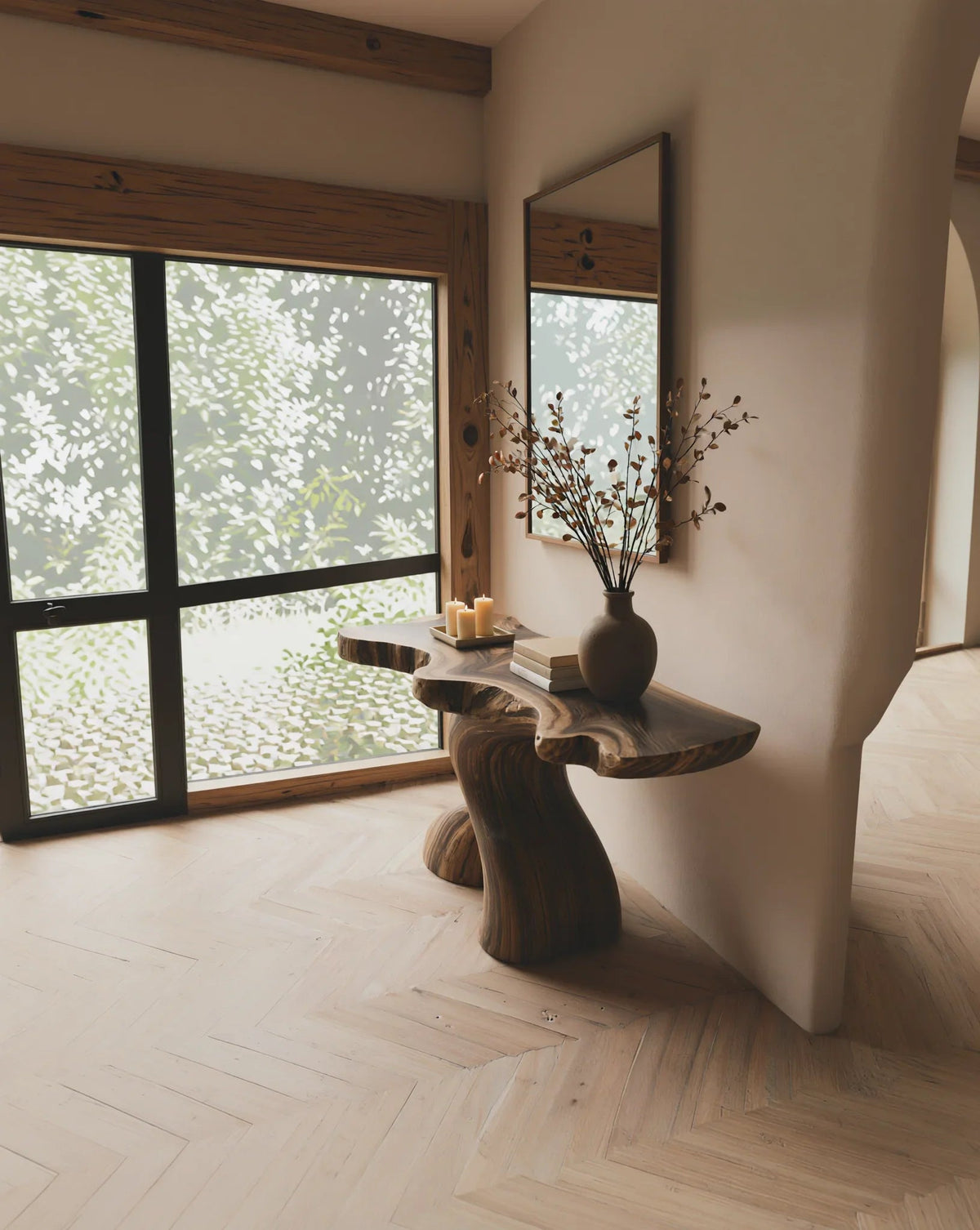 Baumkanten-Konsolentisch aus Massivholz im modernen Eingangsbereich mit Kerzen, Vase und Büchern.
