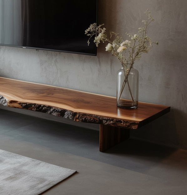 Rustikaler TV-Schrank – Walnuss-Massivholz, handgefertigte Baumkante