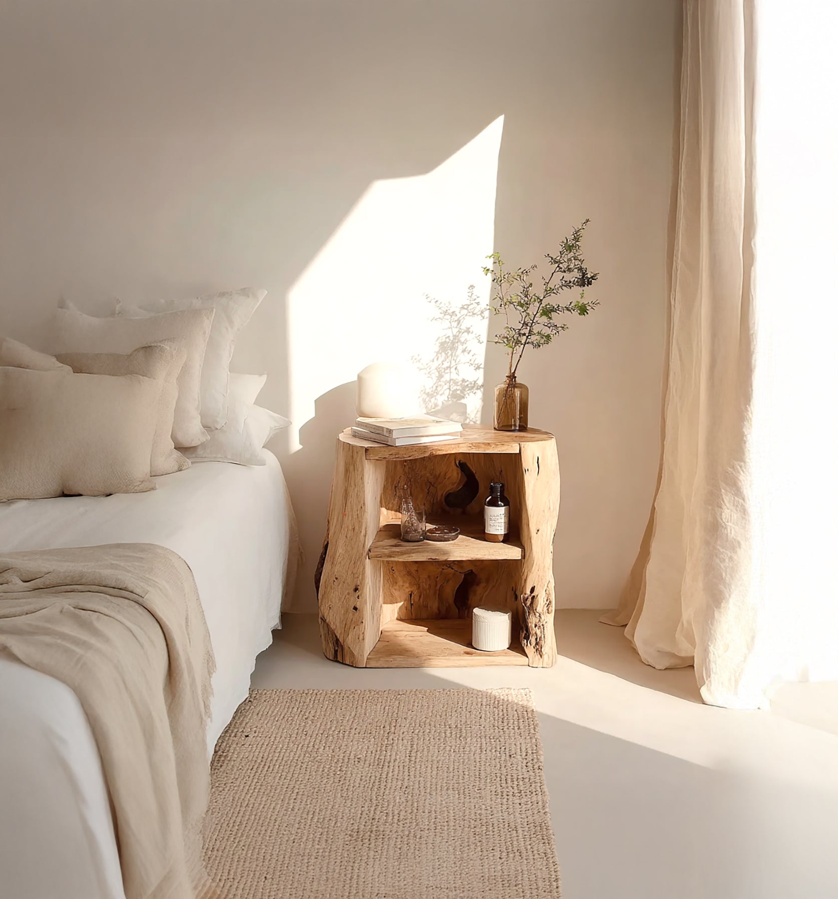 Handgefertigter Nachttisch mit Schublade – rustikaler Nachttisch aus Naturholz