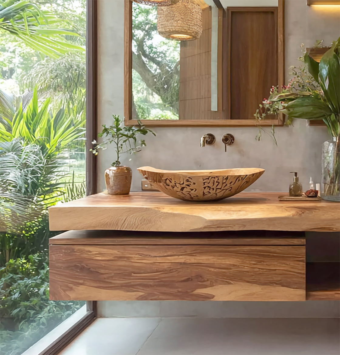 Schwebender Badschrank aus Massivholz mit natürlicher Baumkante und Schublade