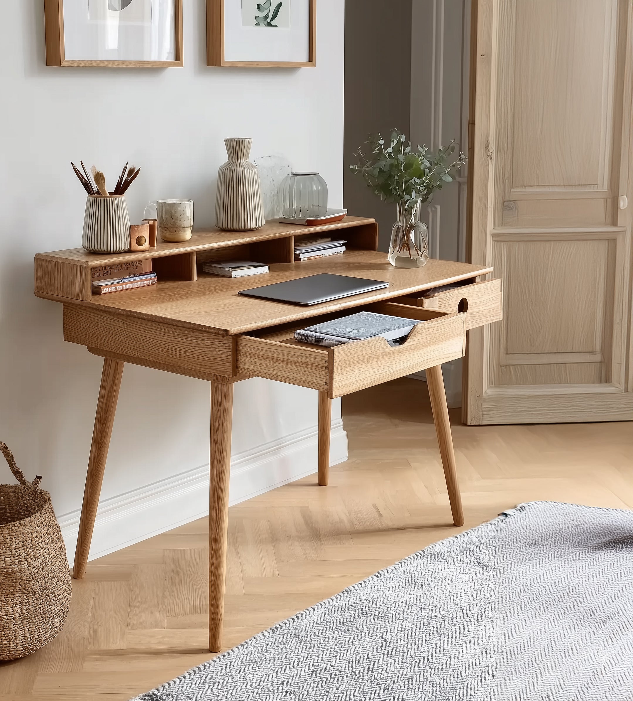 Mid-Century Schreibtisch – 2 Schubladen, Gummibaum-Beine, modern