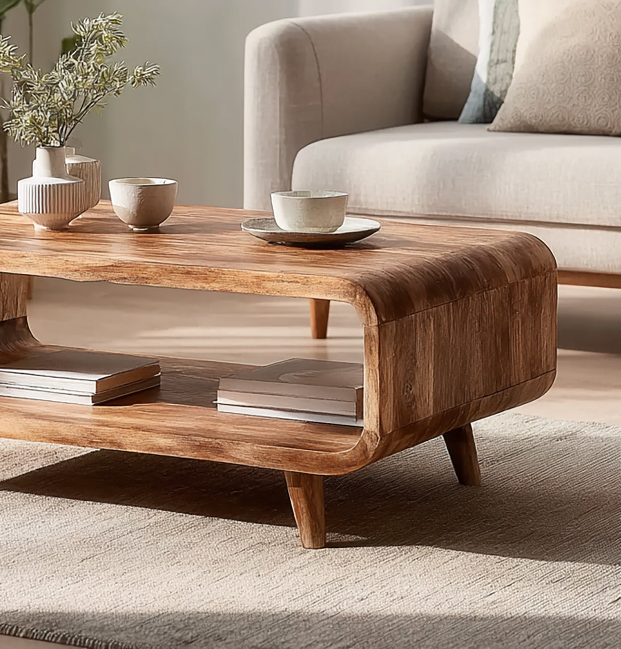 Mid Century Couchtisch aus Massivholz – Live Edge Design