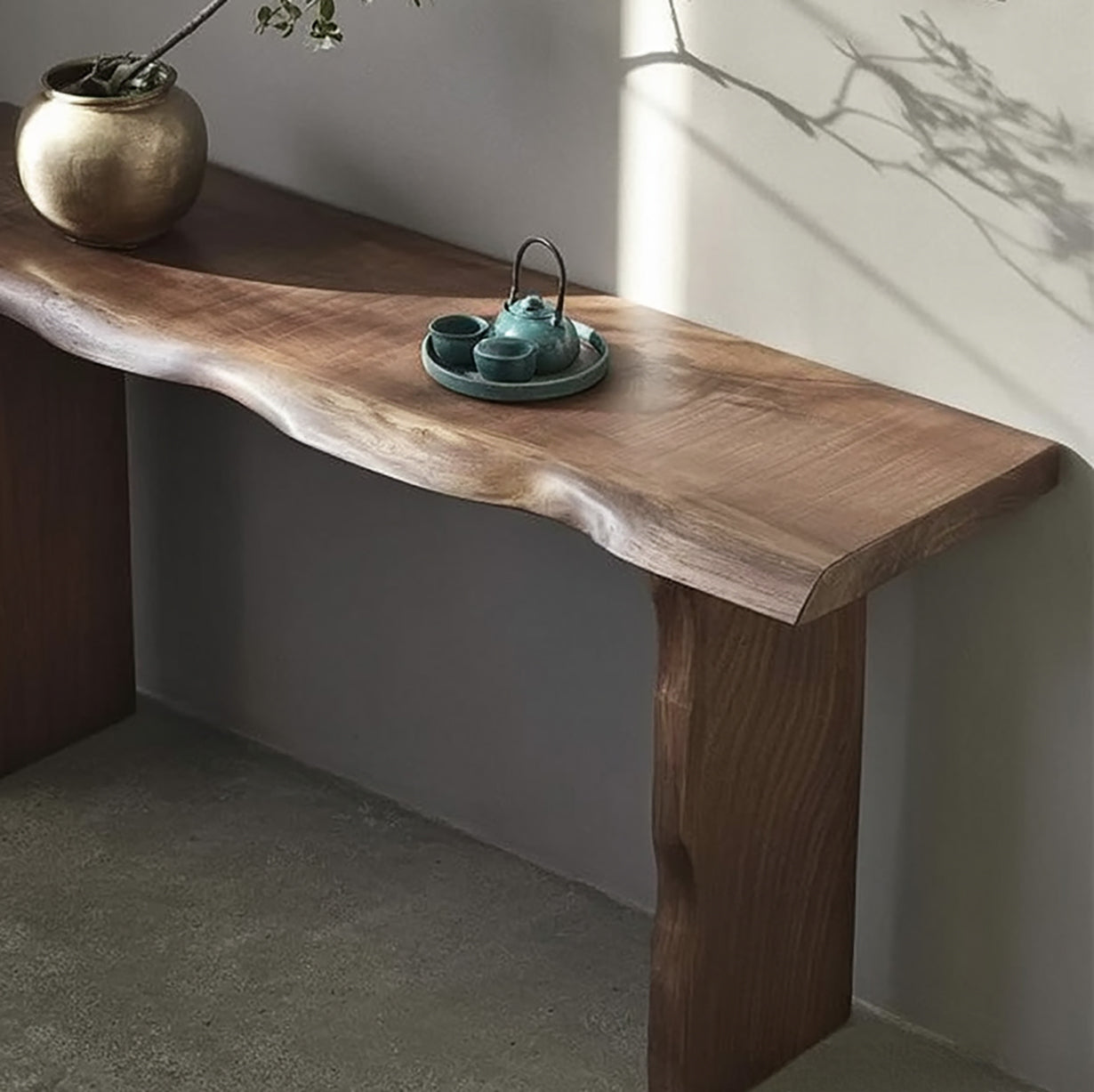 Massivholz Live-Edge Konsolentisch – Handgefertigt & Minimalistisch