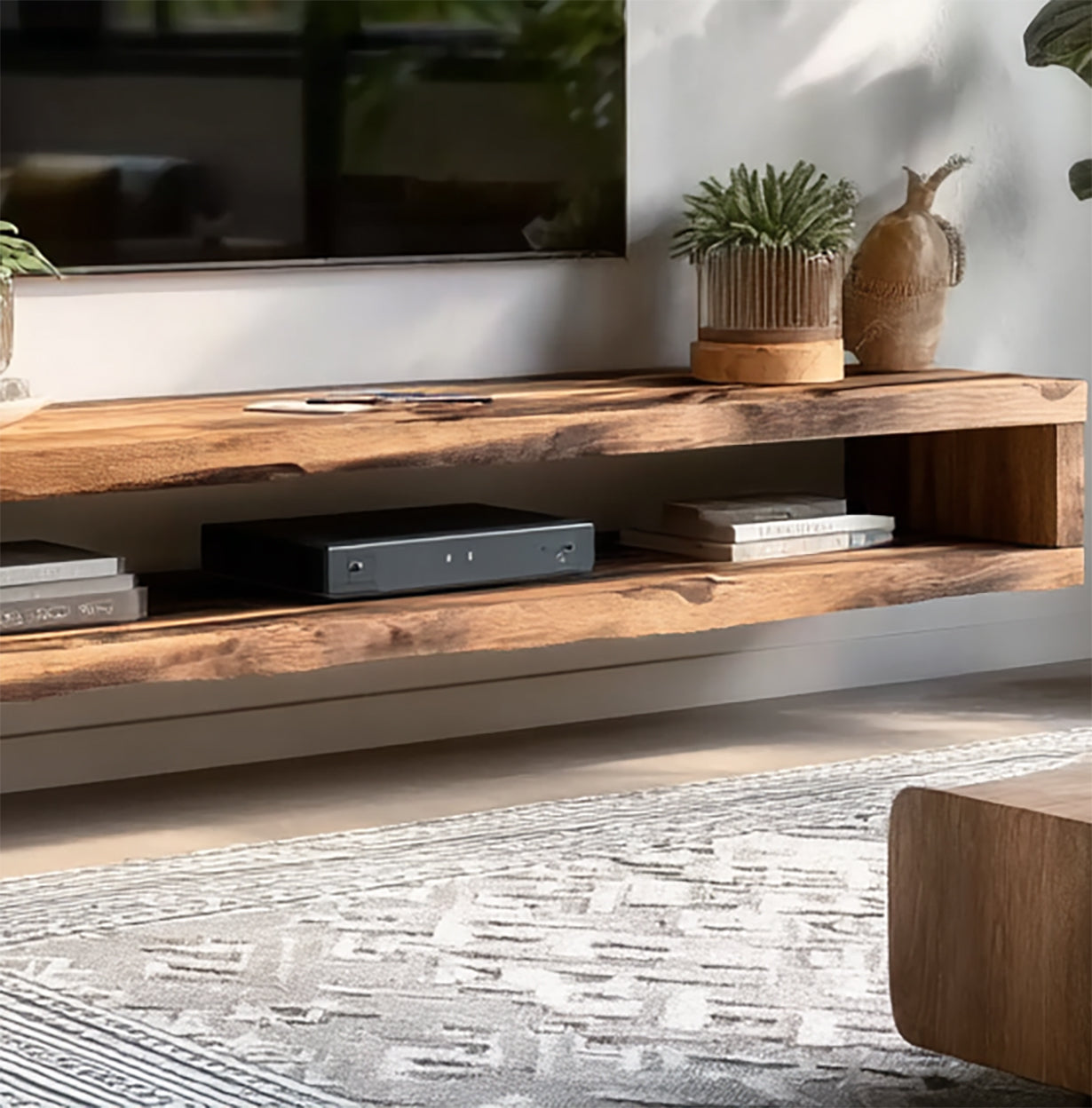 Moderner Live-Edge TV-Board – Handgefertigte Massivholz-Wandkonsole