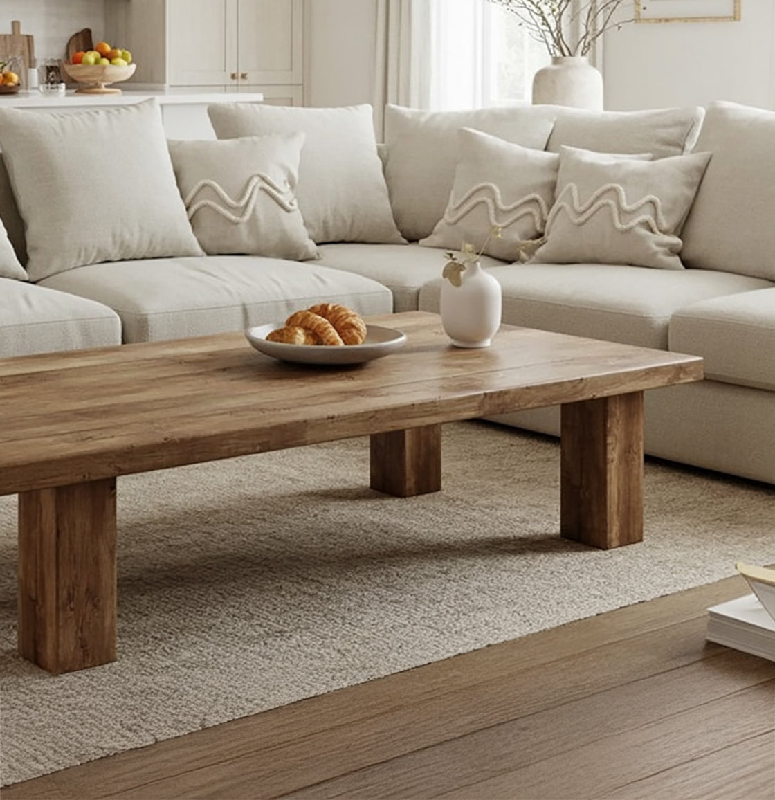 Rustikaler Couchtisch aus recyceltem Holz mit Ablage – Farmhouse-Handarbeit