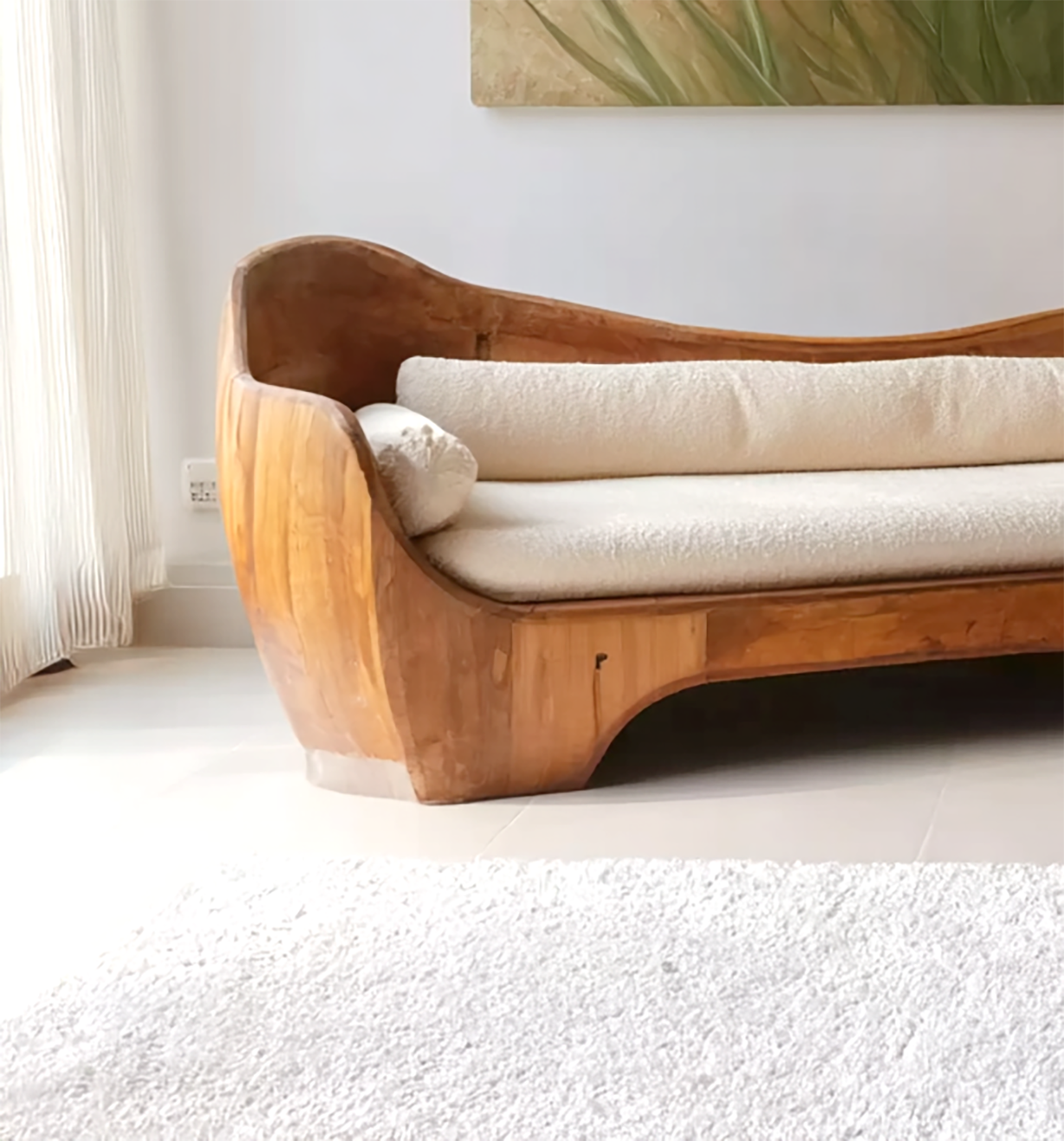 Künstlerisches Holzsofa – skulpturales, modernes Sitzmöbel für das Wohnzimmer